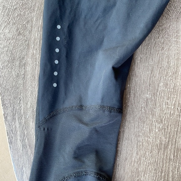 Nike Dri Fit Capri Legging - Picture 3 of 3